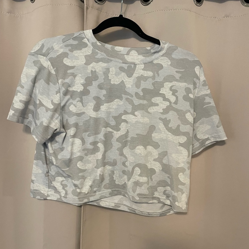 Cropped workout tee